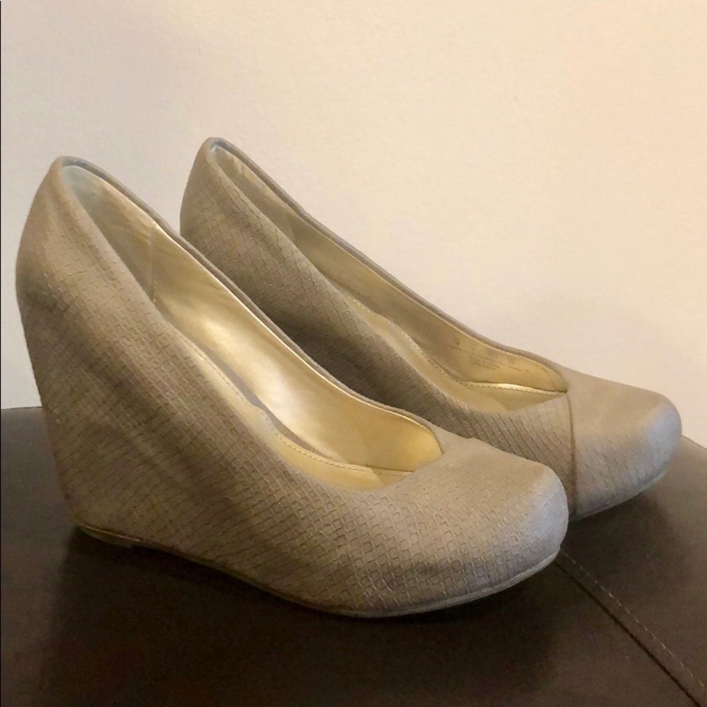 Fergalicious by Fergie Gray Snake Print Closed Toe Wedge Pumps Size 7